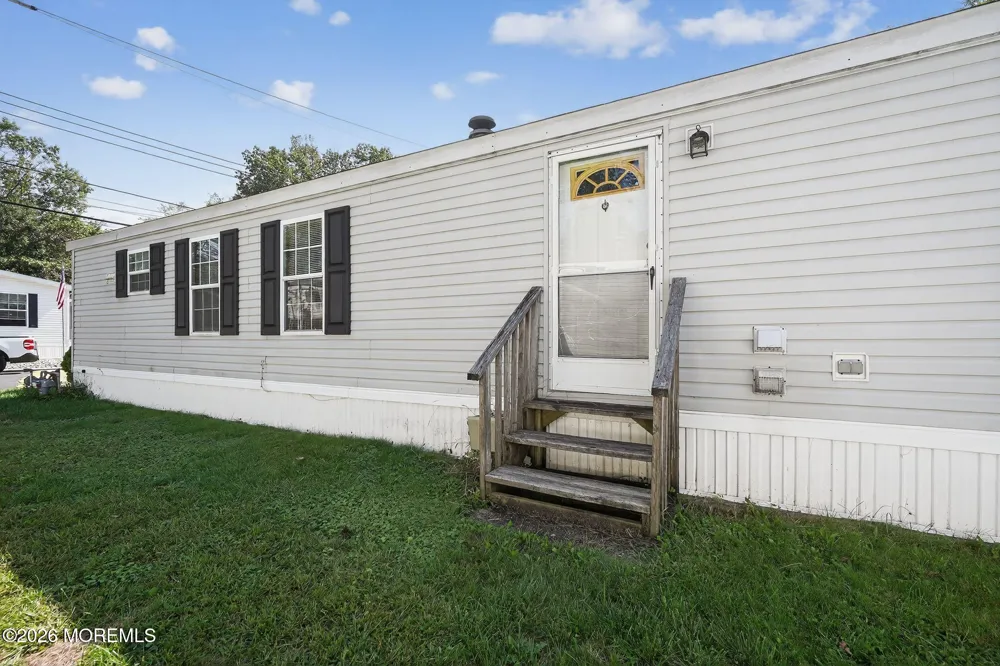 4 South Drive East Windsor, NJ 08520