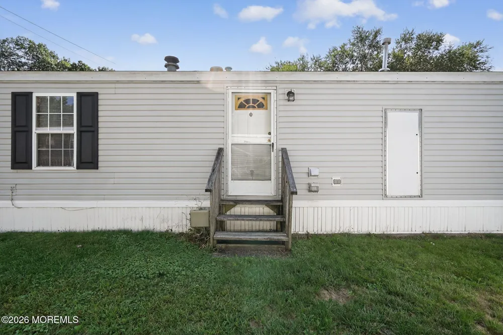 4 South Drive East Windsor, NJ 08520