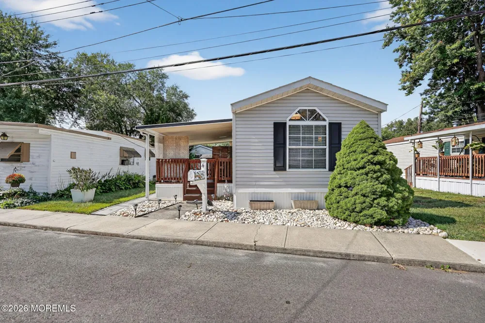 4 South Drive East Windsor, NJ 08520