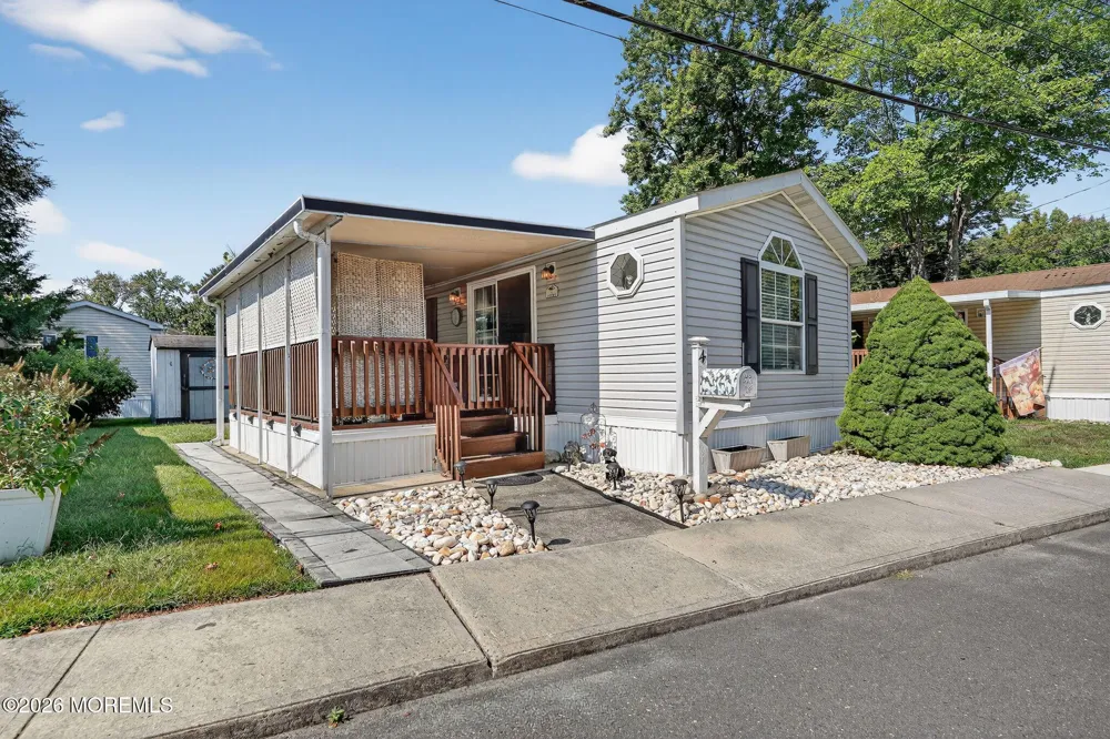 4 South Drive East Windsor, NJ 08520