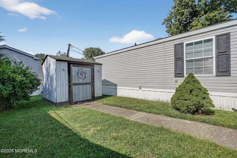 4 South Drive East Windsor, NJ 08520