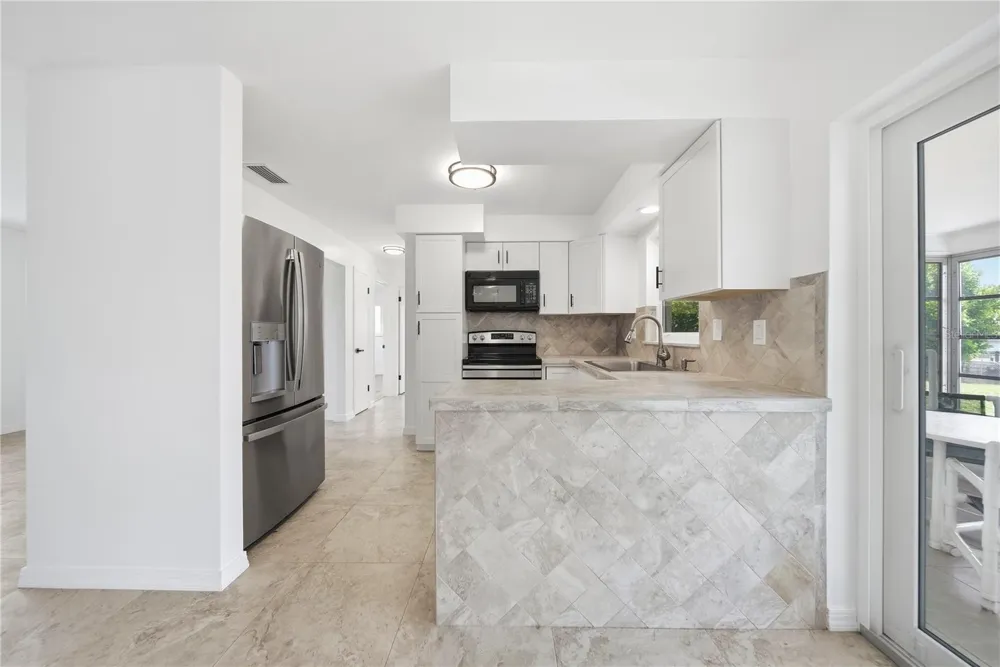 3106 SE 18TH PLACE Cape Coral, FL 33904