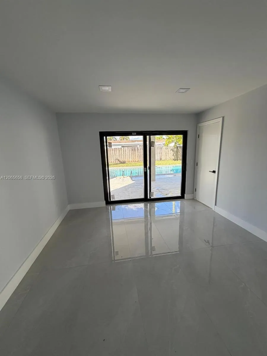 10581 NW 28th Mnr Sunrise, FL 33322