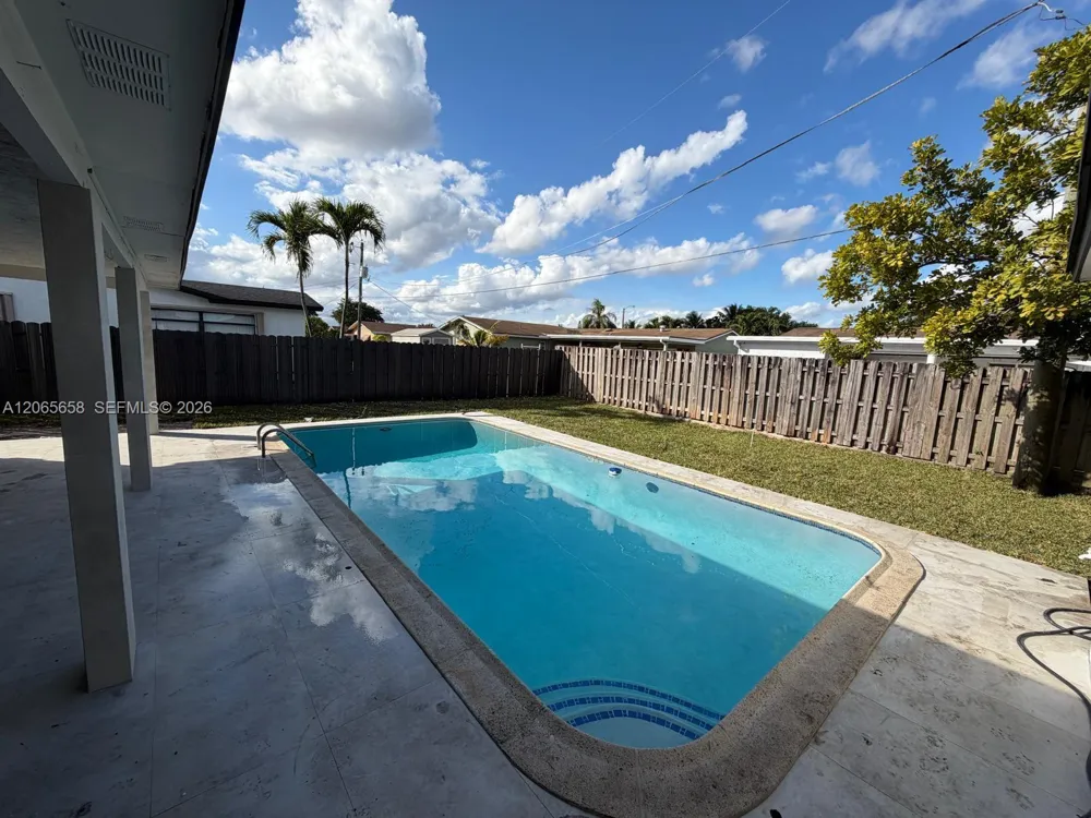 10581 NW 28th Mnr Sunrise, FL 33322