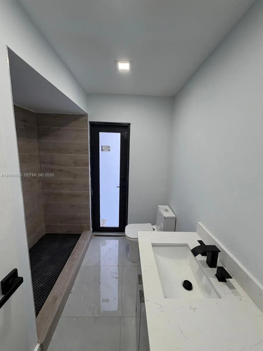10581 NW 28th Mnr Sunrise, FL 33322