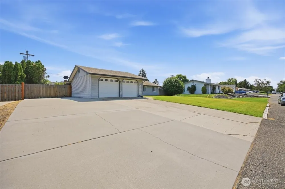 5915 W Victoria Ave Kennewick, WA 99336