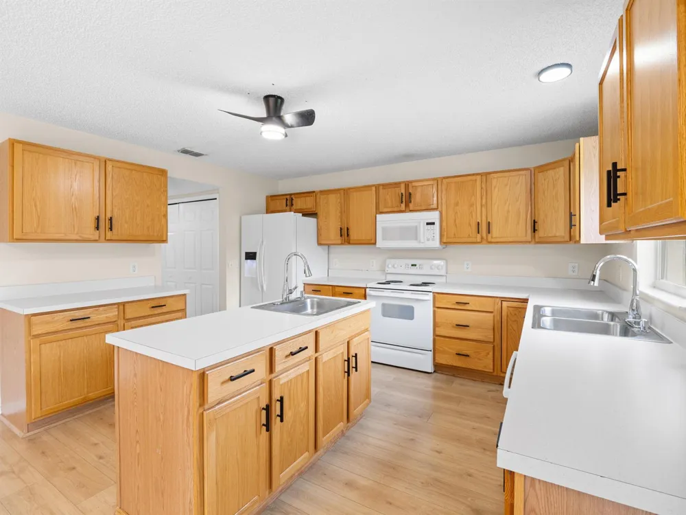 1204 25TH TERRACE SW Vero Beach, FL 32968