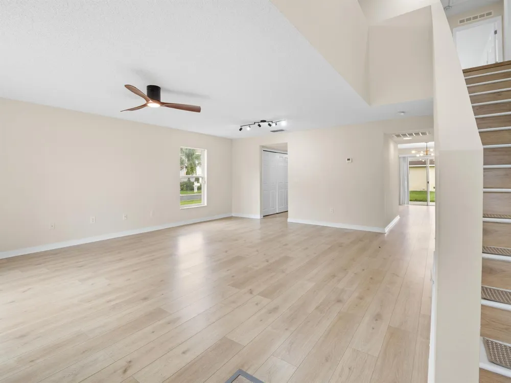 1204 25TH TERRACE SW Vero Beach, FL 32968