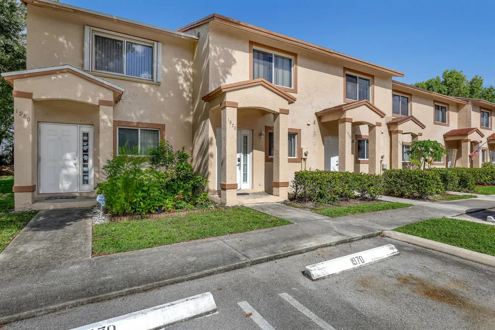 1970 LAKEVIEW DRIVE W Royal Palm Beach, FL 33411
