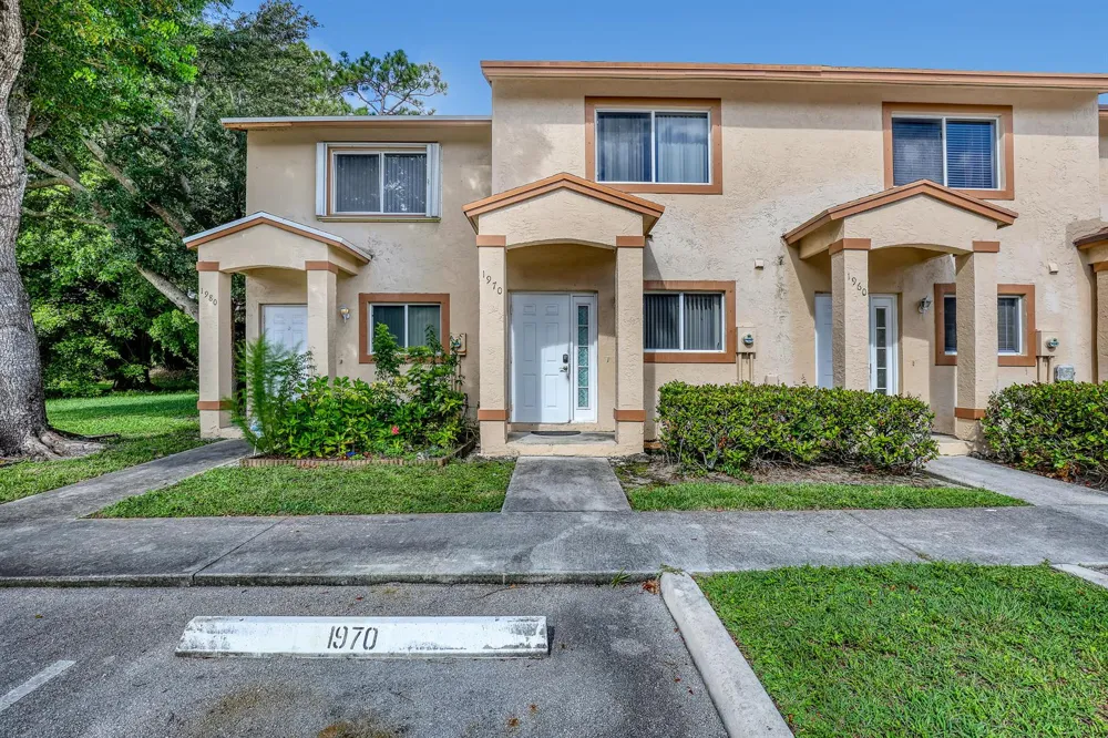 1970 LAKEVIEW DRIVE W Royal Palm Beach, FL 33411