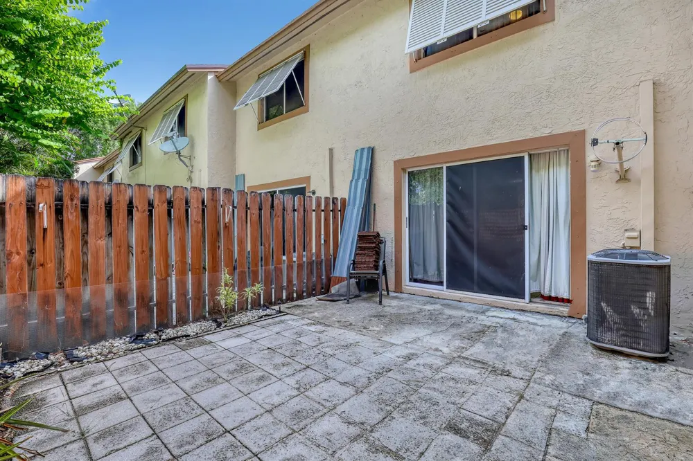 1970 LAKEVIEW DRIVE W Royal Palm Beach, FL 33411