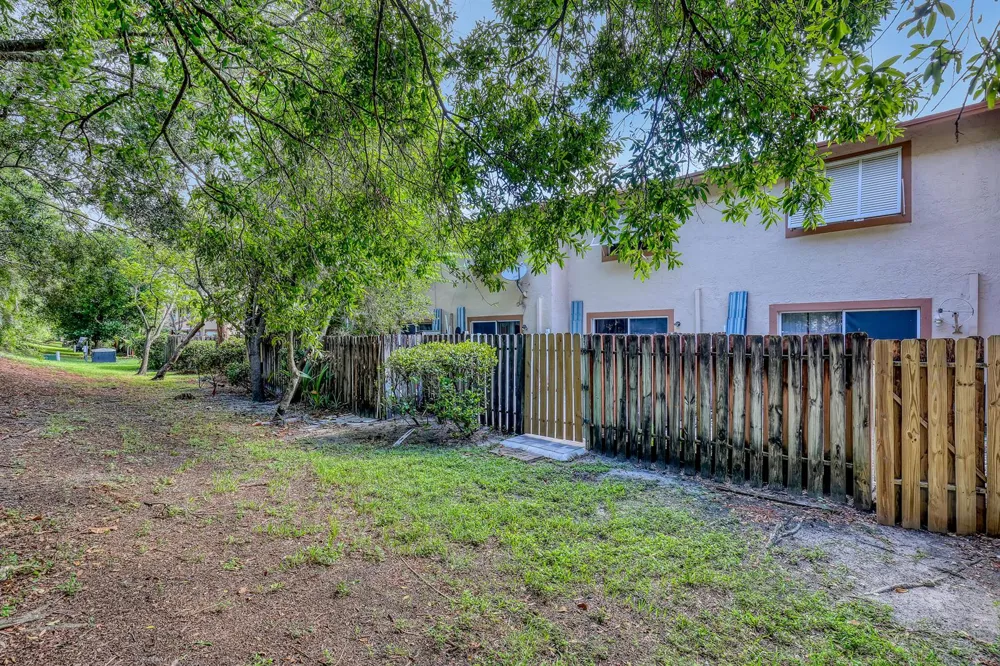 1970 LAKEVIEW DRIVE W Royal Palm Beach, FL 33411