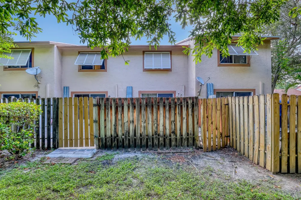 1970 LAKEVIEW DRIVE W Royal Palm Beach, FL 33411