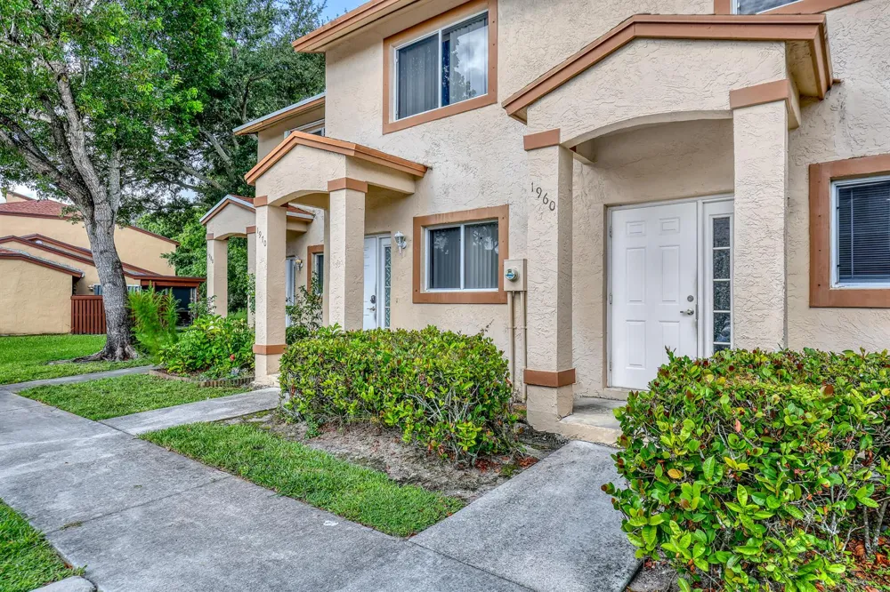 1970 LAKEVIEW DRIVE W Royal Palm Beach, FL 33411