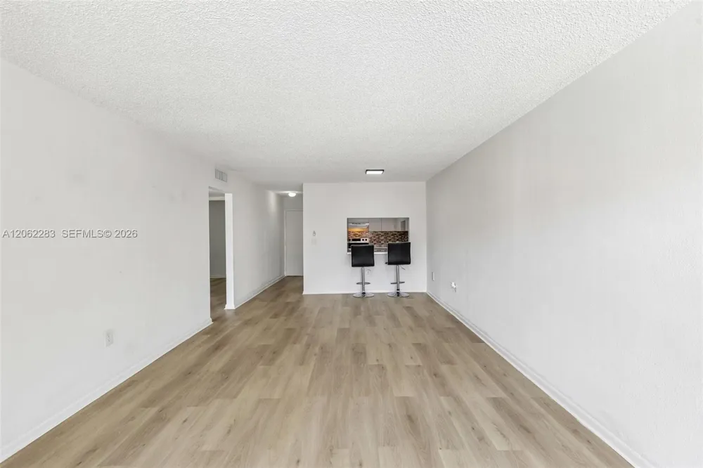 1900 W 68th St #B203 Hialeah, FL 33014
