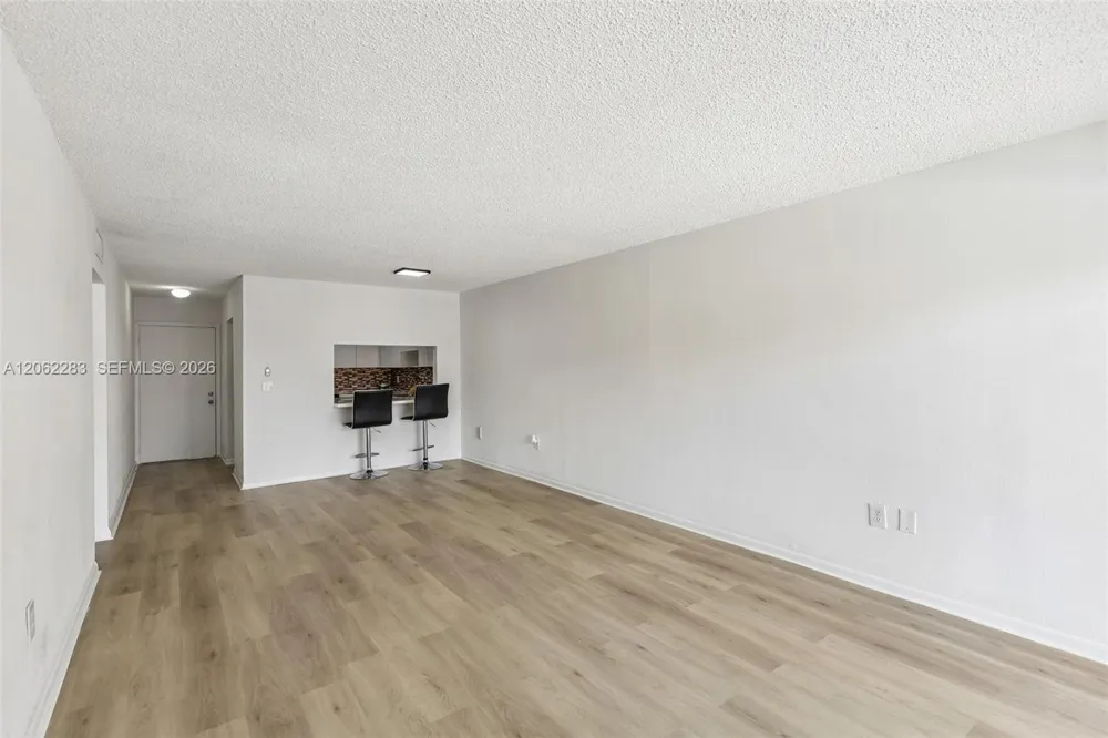 1900 W 68th St #B203 Hialeah, FL 33014