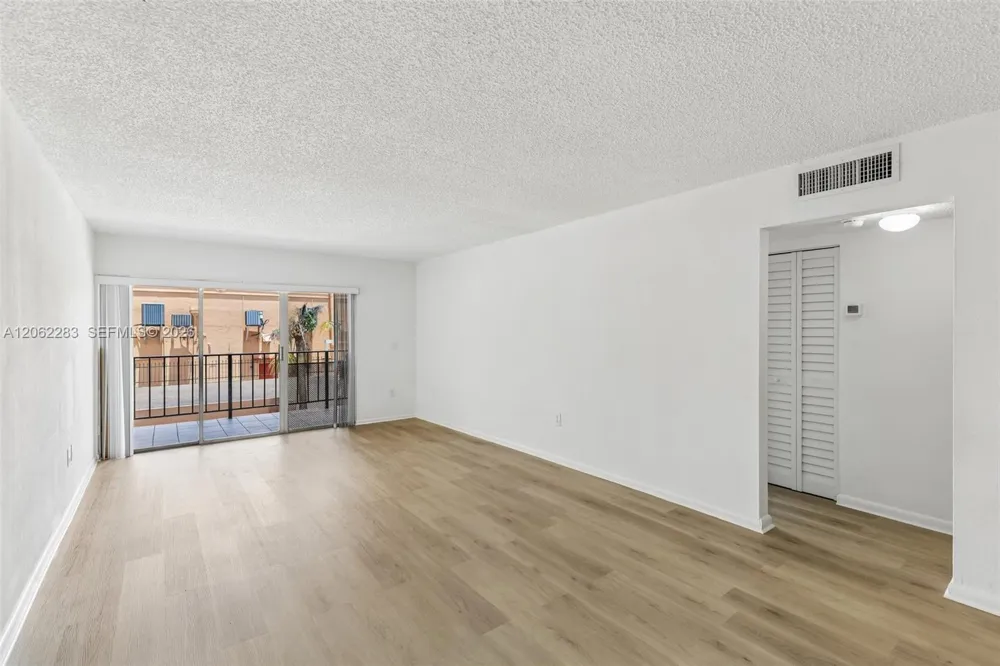 1900 W 68th St #B203 Hialeah, FL 33014