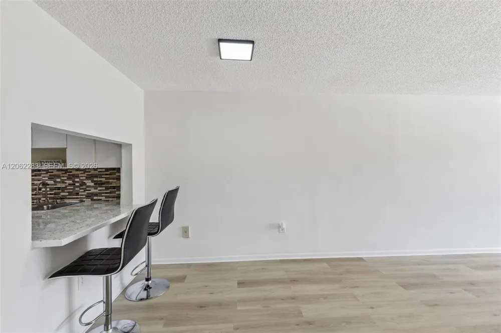 1900 W 68th St #B203 Hialeah, FL 33014