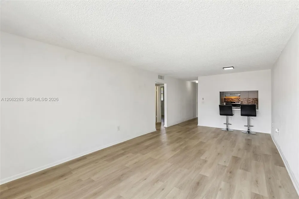 1900 W 68th St #B203 Hialeah, FL 33014