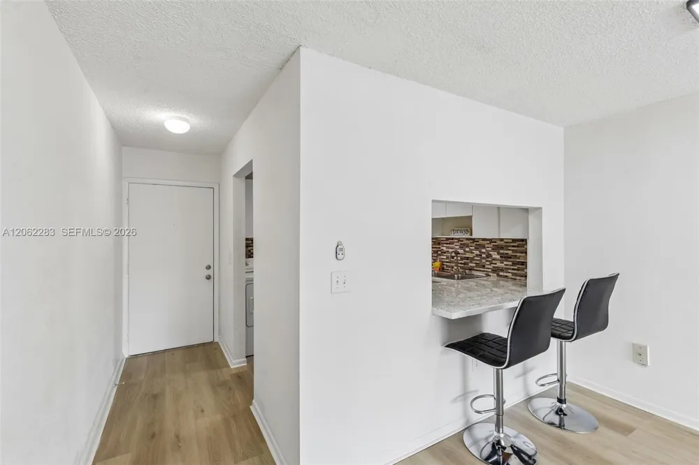 1900 W 68th St #B203 Hialeah, FL 33014