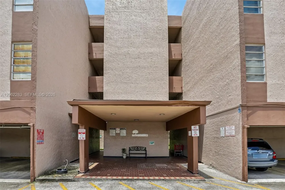 1900 W 68th St #B203 Hialeah, FL 33014
