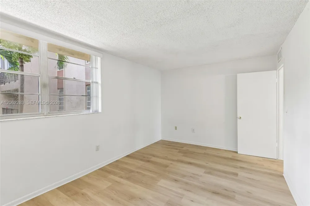 1900 W 68th St #B203 Hialeah, FL 33014