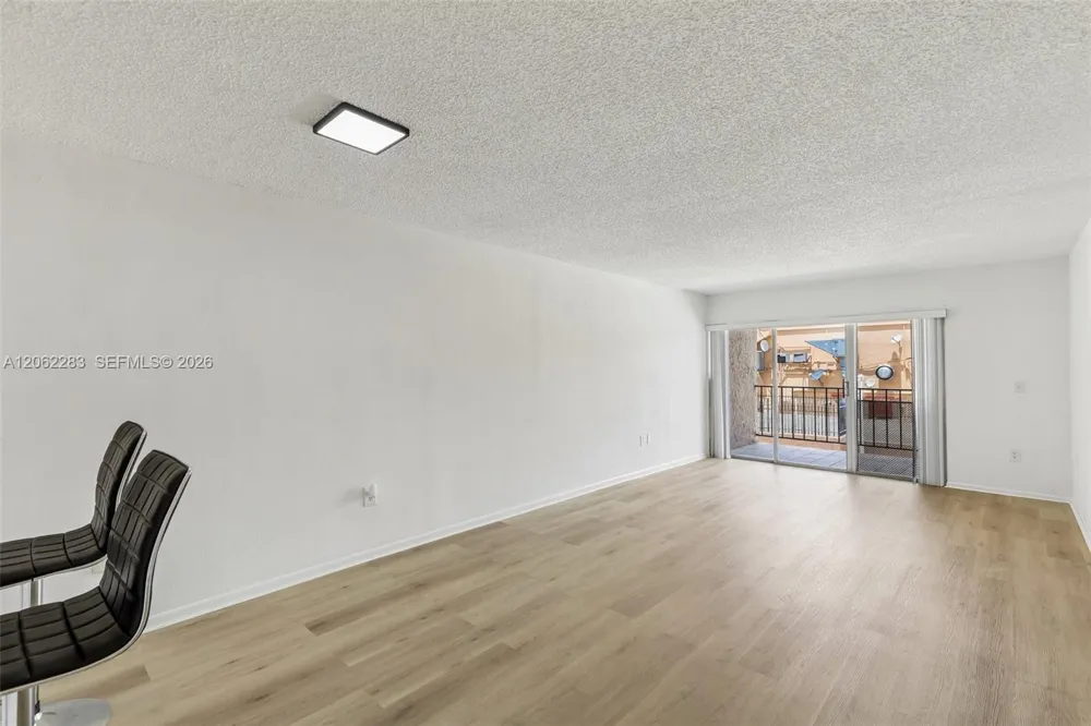 1900 W 68th St #B203 Hialeah, FL 33014