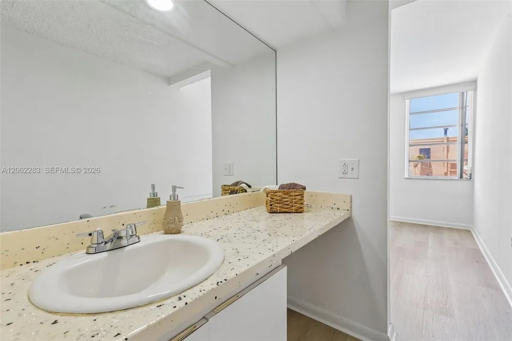 1900 W 68th St #B203 Hialeah, FL 33014