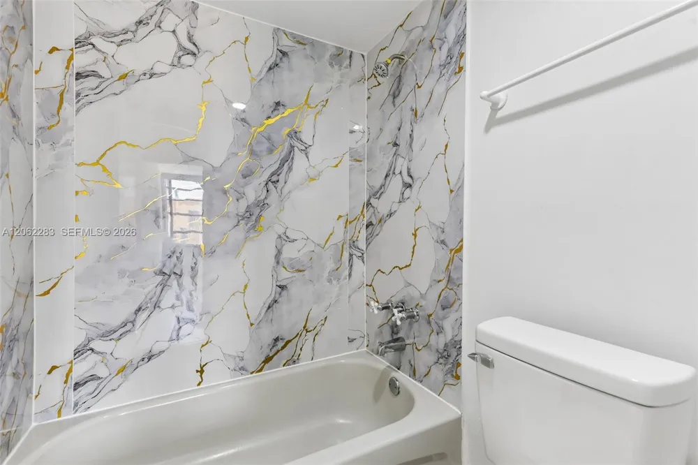 1900 W 68th St #B203 Hialeah, FL 33014