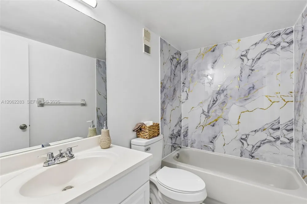 1900 W 68th St #B203 Hialeah, FL 33014