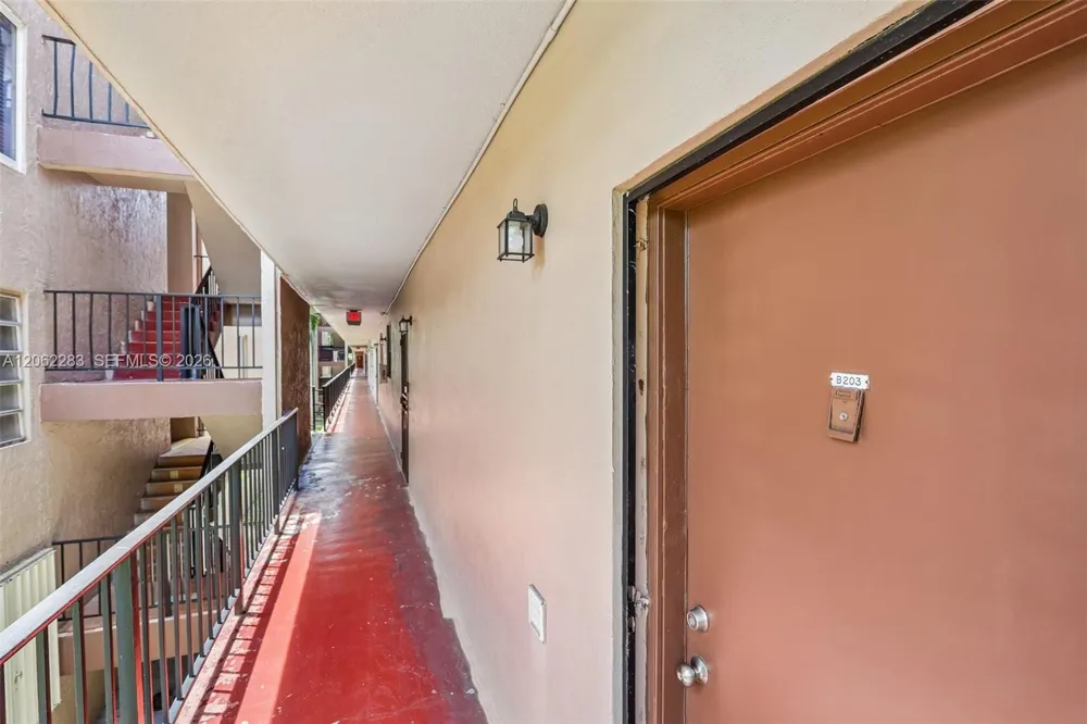 1900 W 68th St #B203 Hialeah, FL 33014