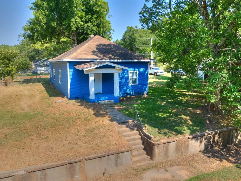 631 S Seminole Avenue Okmulgee, OK 74447