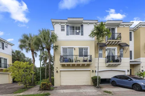 616 NW 38th Circle