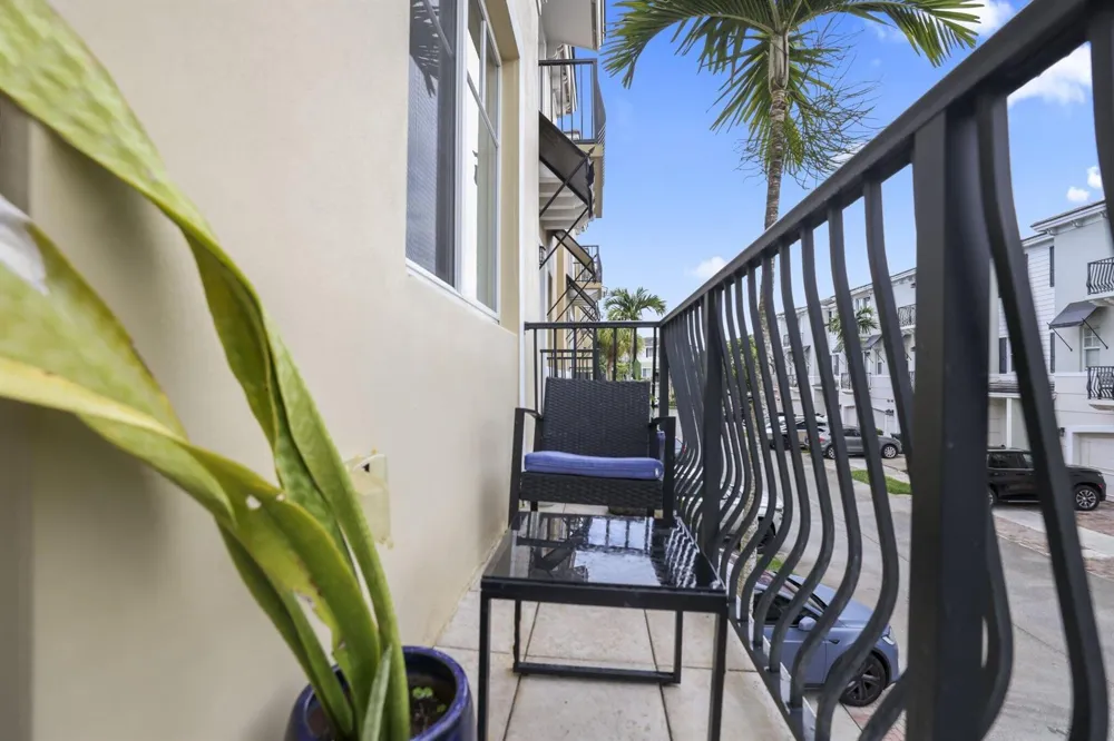 616 NW 38th Circle Boca Raton, FL 33431