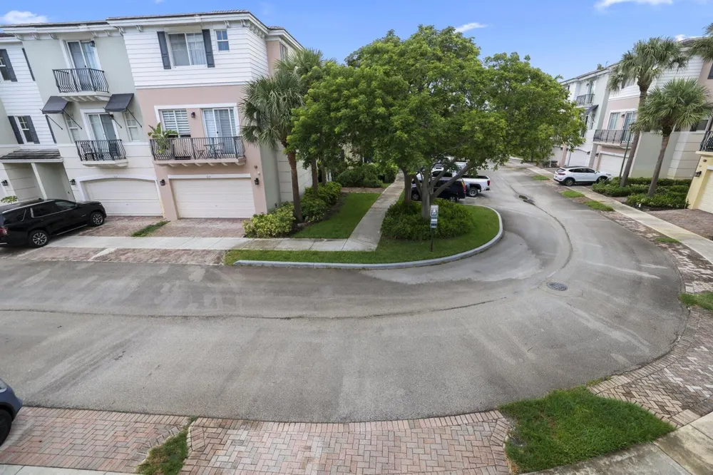 616 NW 38th Circle Boca Raton, FL 33431