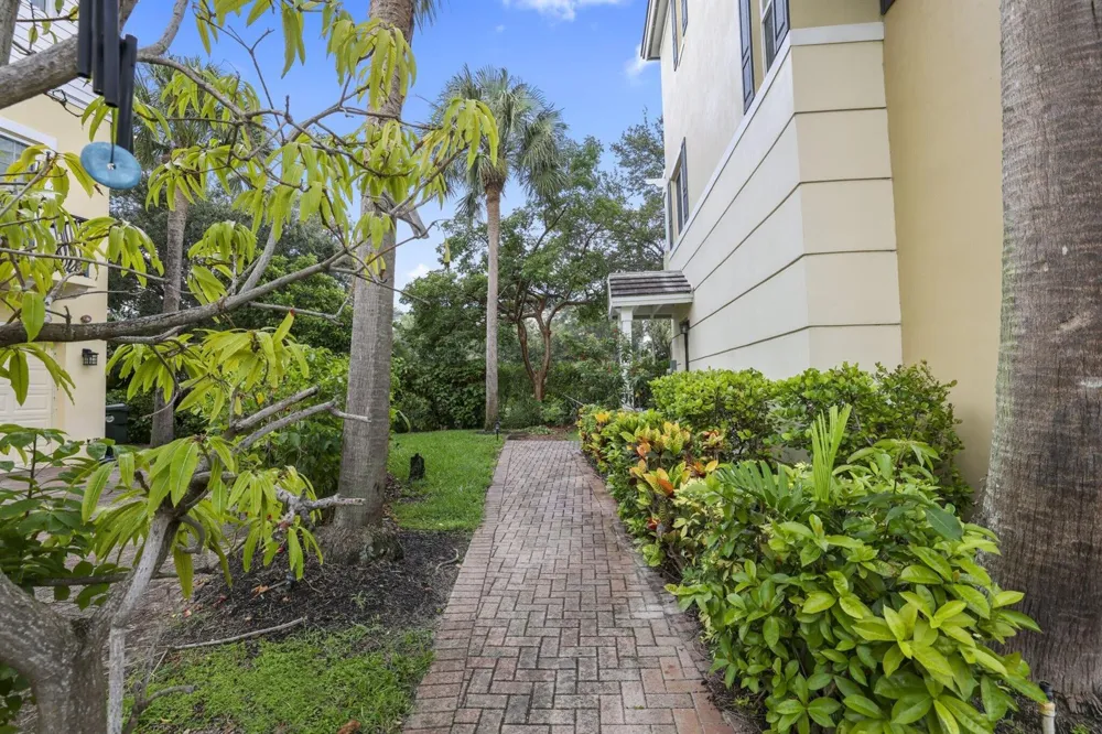 616 NW 38th Circle Boca Raton, FL 33431