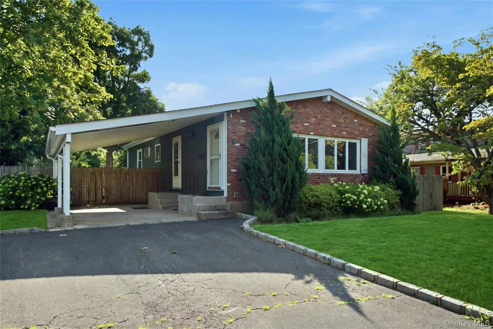 29 Penn Drive Smithtown, NY 11787