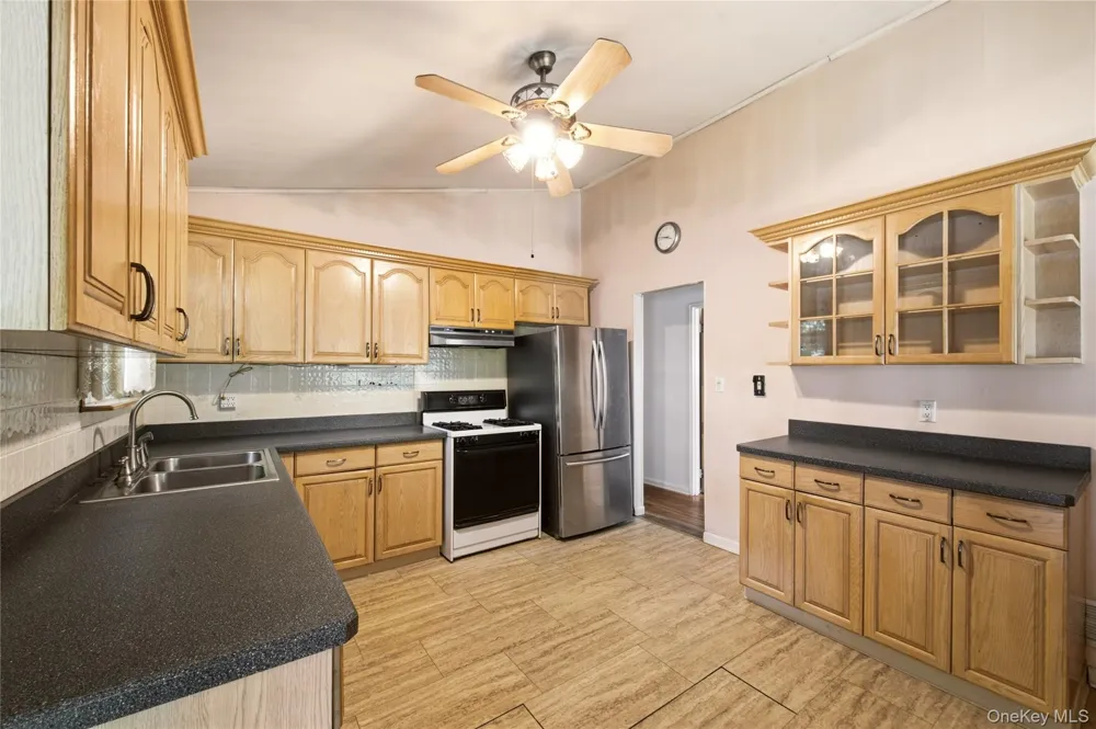 29 Penn Drive Smithtown, NY 11787