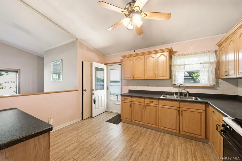 29 Penn Drive Smithtown, NY 11787