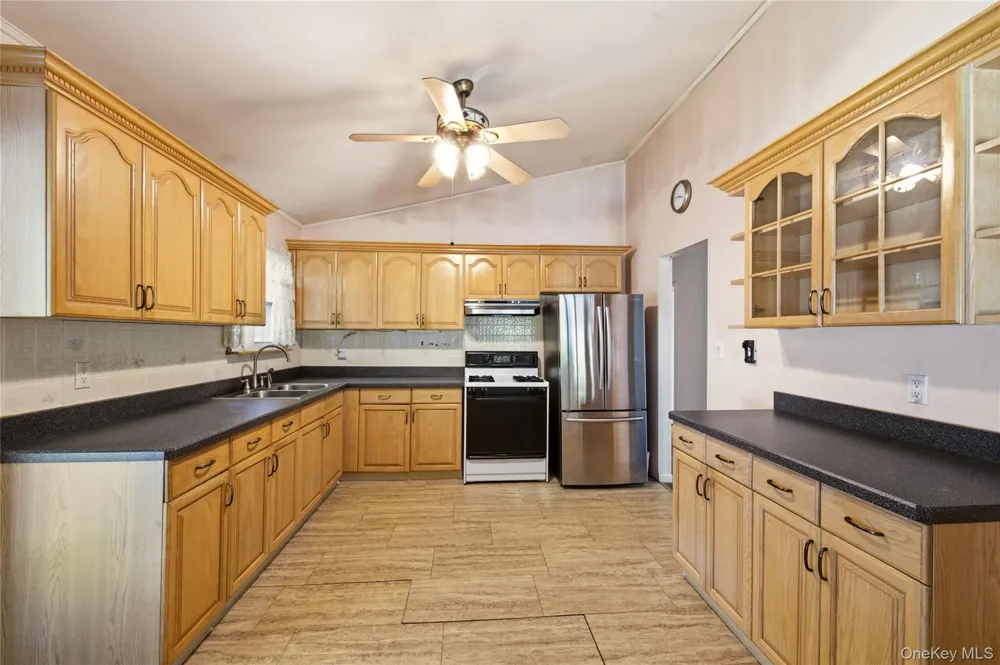 29 Penn Drive Smithtown, NY 11787
