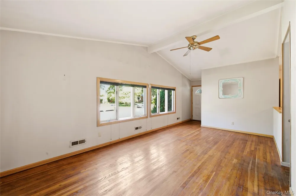 29 Penn Drive Smithtown, NY 11787