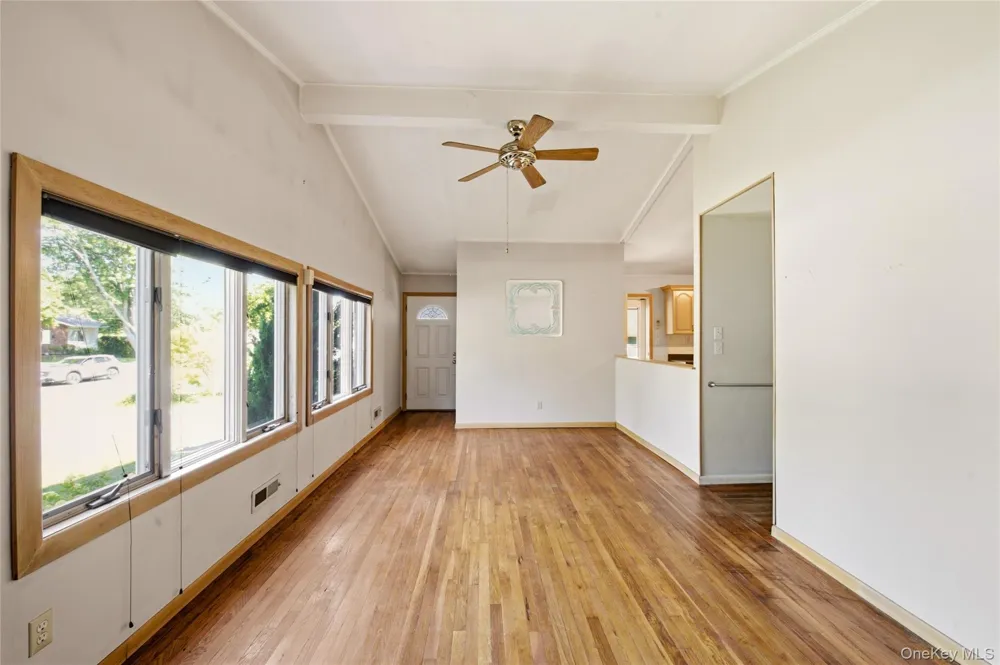29 Penn Drive Smithtown, NY 11787