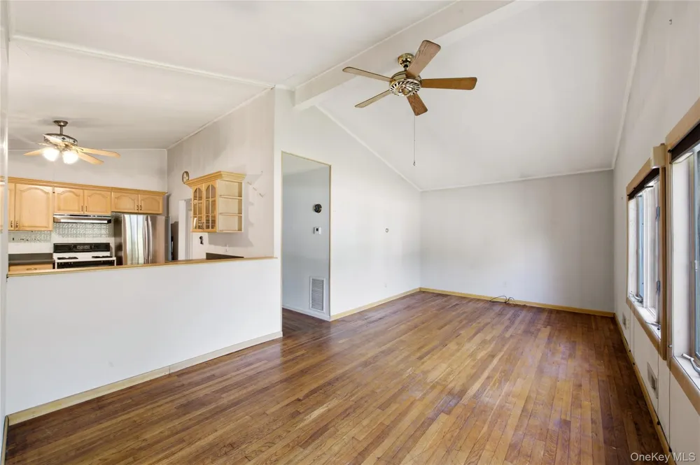 29 Penn Drive Smithtown, NY 11787