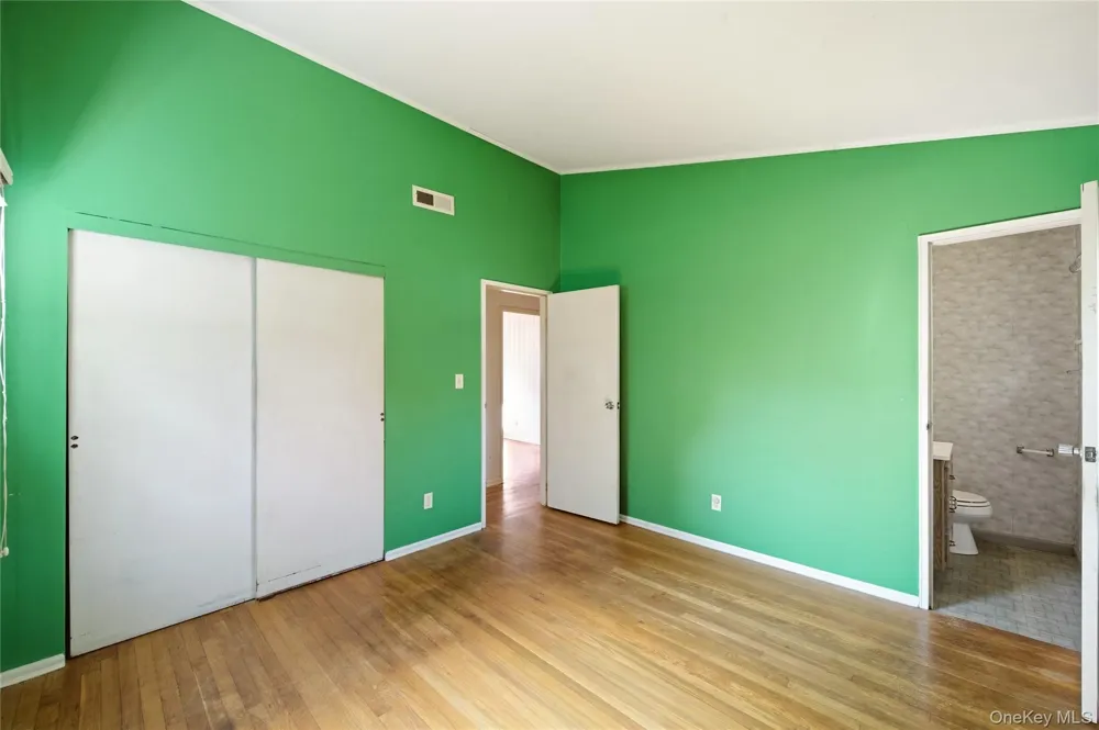 29 Penn Drive Smithtown, NY 11787