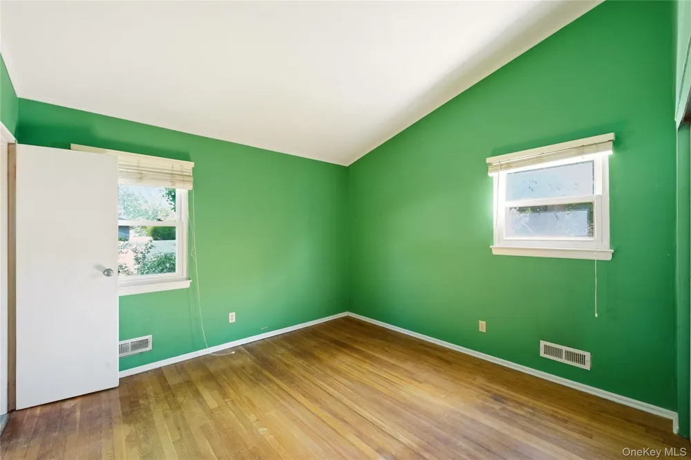 29 Penn Drive Smithtown, NY 11787