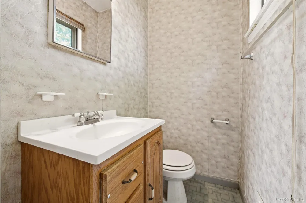 29 Penn Drive Smithtown, NY 11787