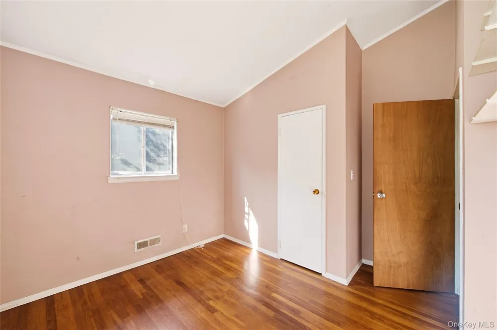 29 Penn Drive Smithtown, NY 11787