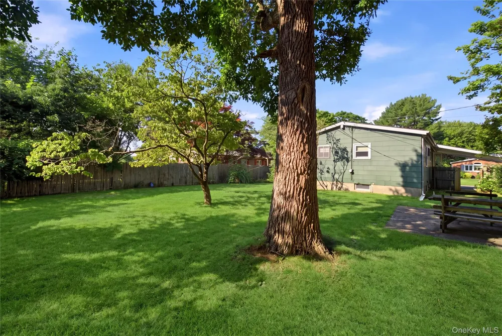 29 Penn Drive Smithtown, NY 11787