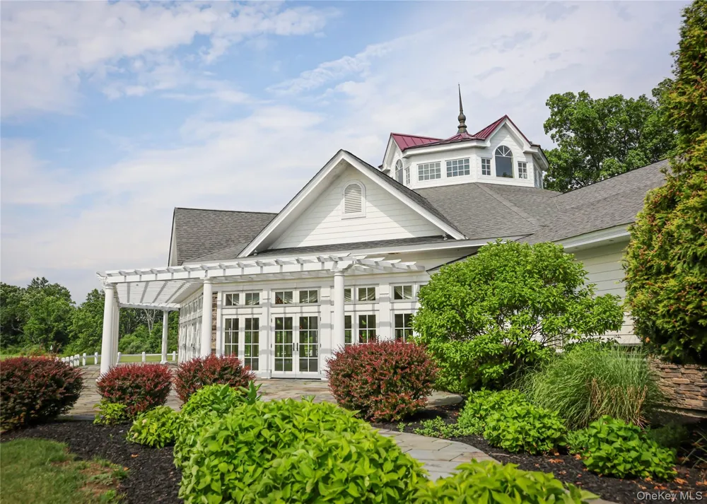 1754 Old Kings Highway Saugerties, NY 12477