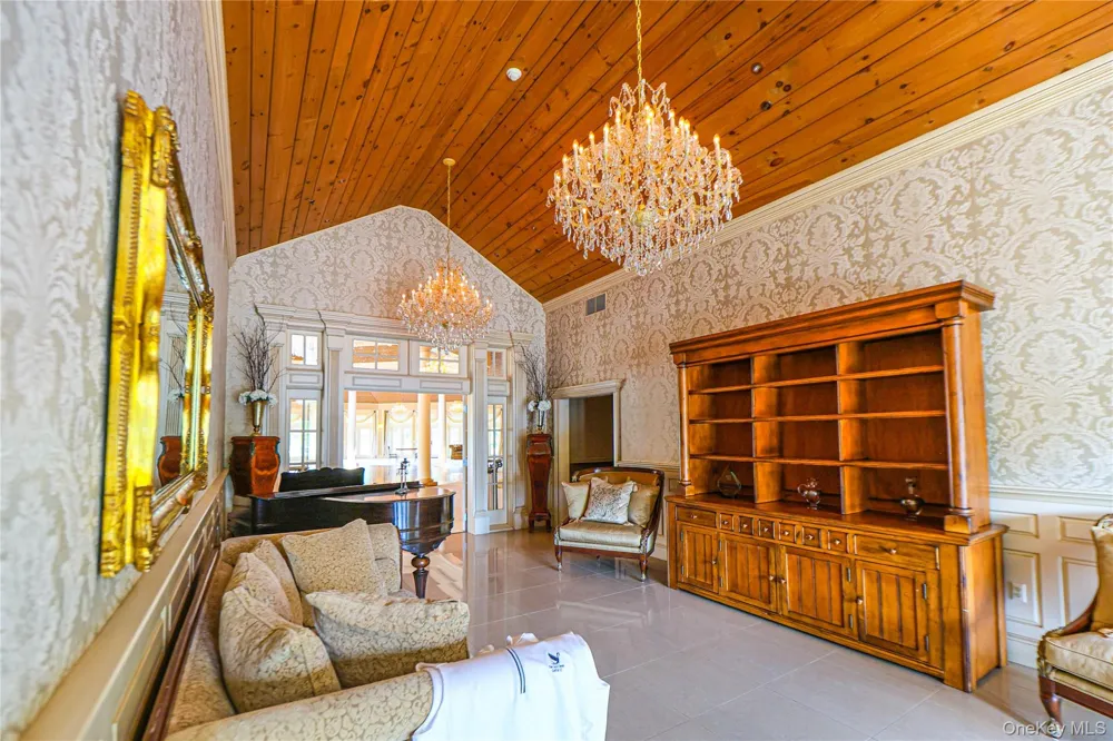 1754 Old Kings Highway Saugerties, NY 12477